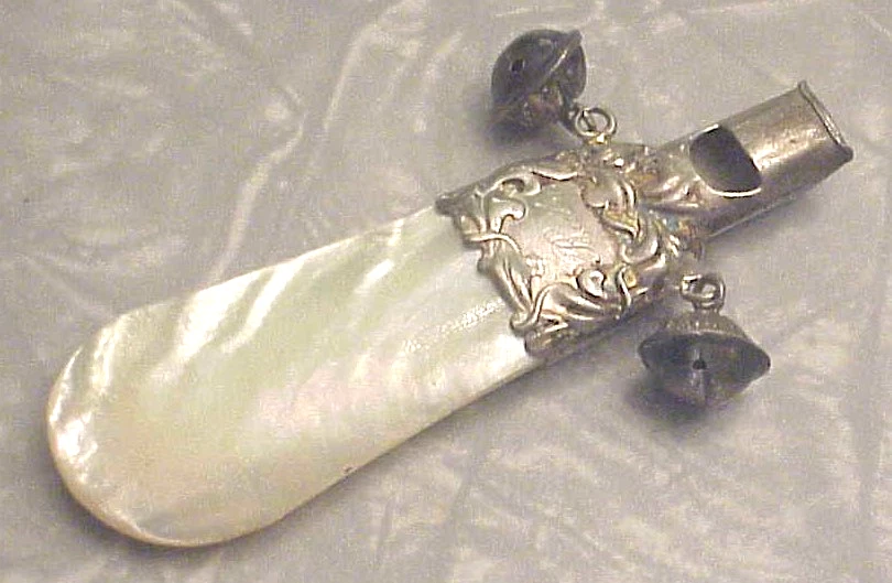 Antiguo sonajero de bebé Art Nouveau, silbato esterlina, mango de dentición para fregona Foto 3 de 4