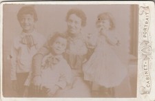 OTTOMAN VINTAGE CABIN PHOTOGRAPH - OTTOMAN MOTHER AND HER CHILDREN