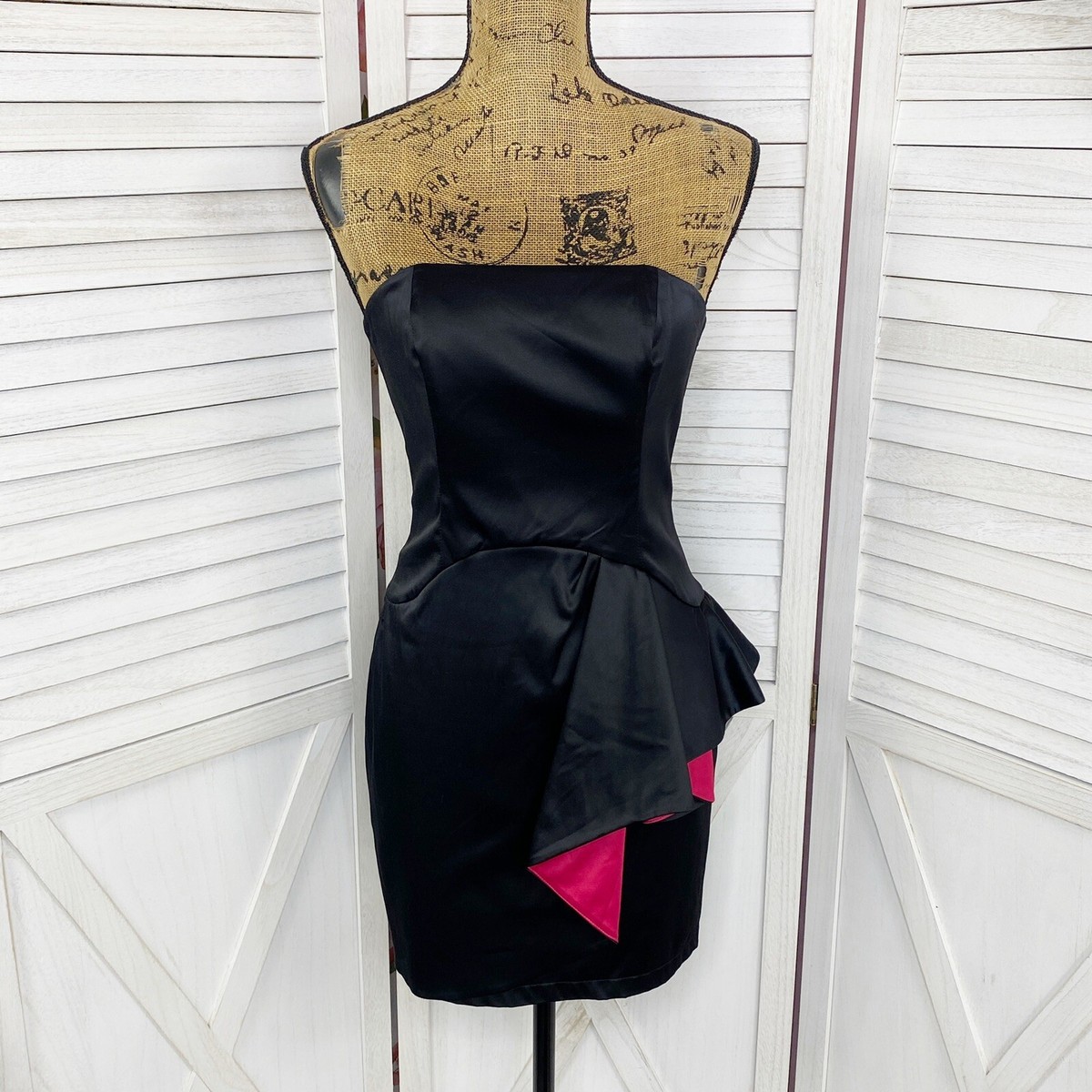 black strapless ruffle asymmetrical mini sheath dress Carolina Herrera Embroidered Midi Dress main image 0