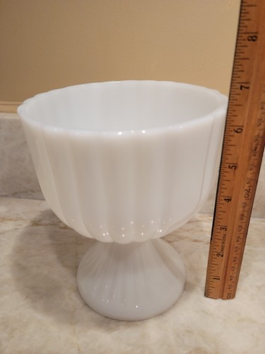 Vintage Fluted White Milk Glass Pedestal Bowl Vase Cup - Picture 2 of 5