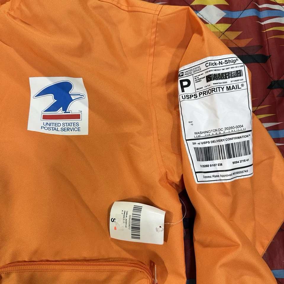 Chaqueta cortavientos Forever 21 x USPS naranja para hombre pequeña oficina de correos de EE. UU. Foto 4 de 4