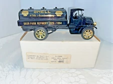 Shell Gasoline 65th Anniversary 1935 Mack Tanker Tanker Bank 1994 Ertl 1:38
