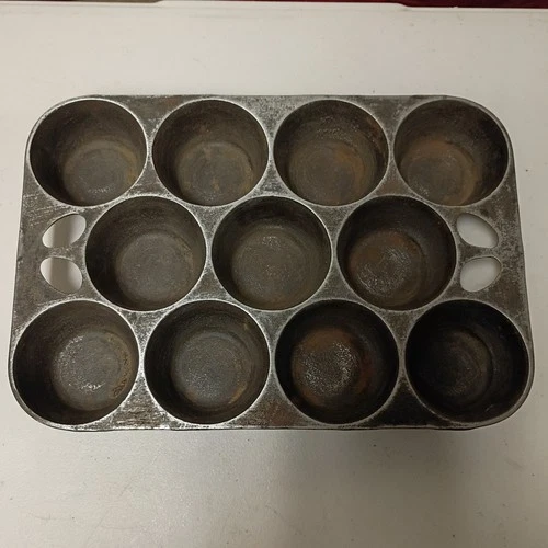 Vintage Griswold #10  949 Cast Iron Pop Over Muffin Pan 11" Length  X  7 5/8"