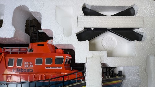 Severn Class RNLI Lifeboat 1:20 Scale Radio Controlled Model Boat Unused Vintage - Picture 10 of 15