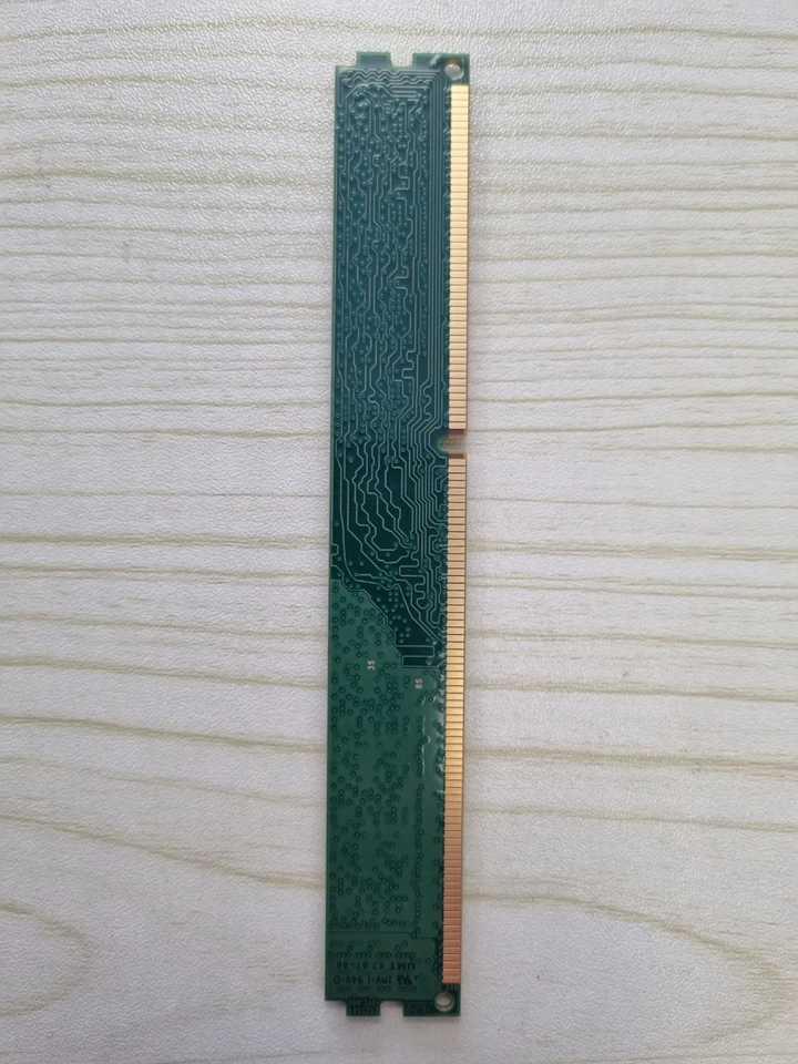 Barrette Mémoire Kingston Value RAM 4Go DDR3 1600Mhz PC3-12800 CL11 KVR16N11S8/4 - Photo 2/3