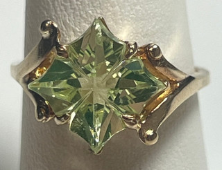 VIntage 10k Yellow Gold Fantasy Cut Uranium Vaseline Glass Sz 7 Ring 3.8g Glows