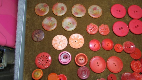 Huge 200+ Bakelite Lot Buckles & buttons lifelong collection - Picture 13 of 24