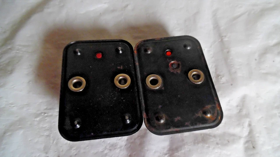 Lionel 96C Vintage Control Buttons 2 Piece - Image 2 of 2