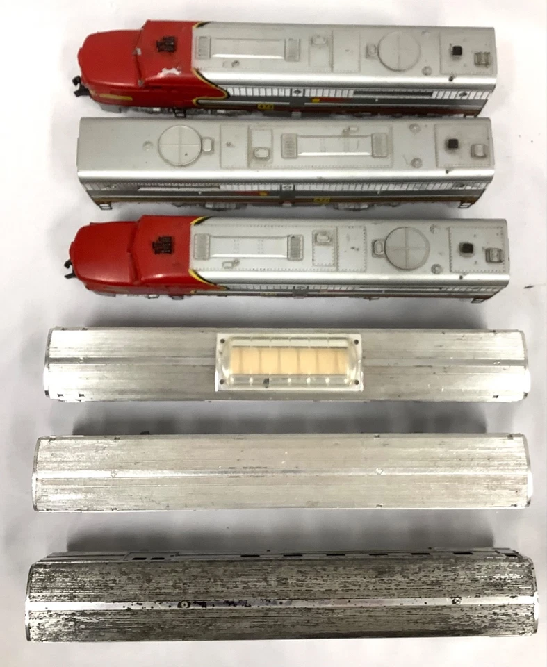 AMERICAN FLYER S 470,471,473 1958  DIESEL SET with #960, 961, 962 Passenger Cars - Image 3 of 4