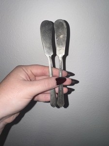 2 Modern Silver Plate Flatware Butter Spreader Knife Set, Knives/Spreaders