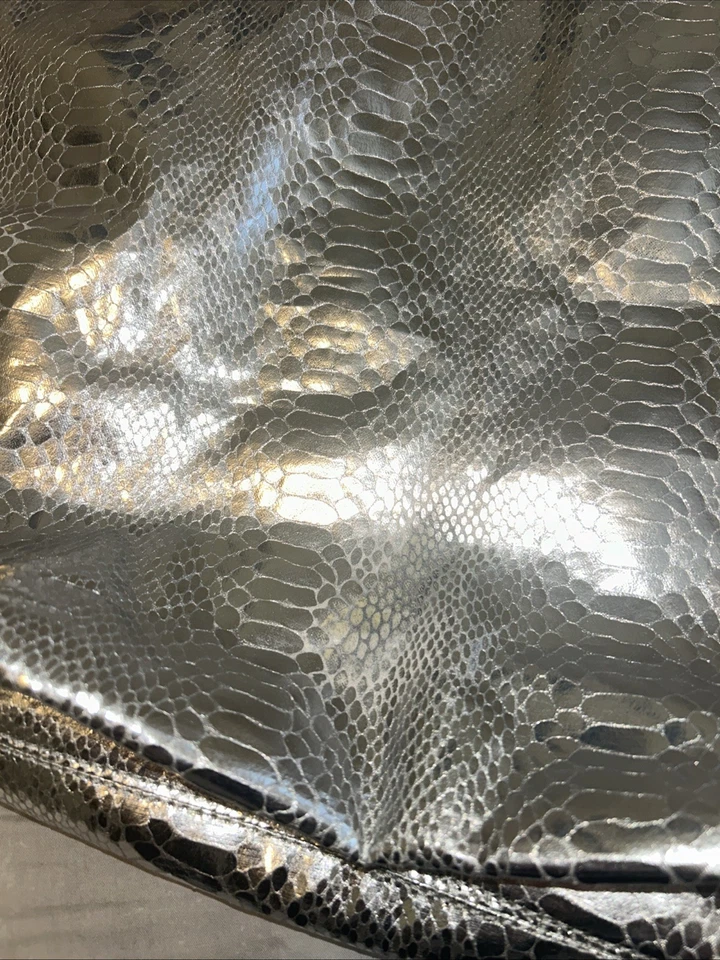 Bolso de Mano Fatto A Mano Por Carlos Falchi Metálico Cartera Plateado Piel de Serpiente Bolso Y2K Foto 4 de 4