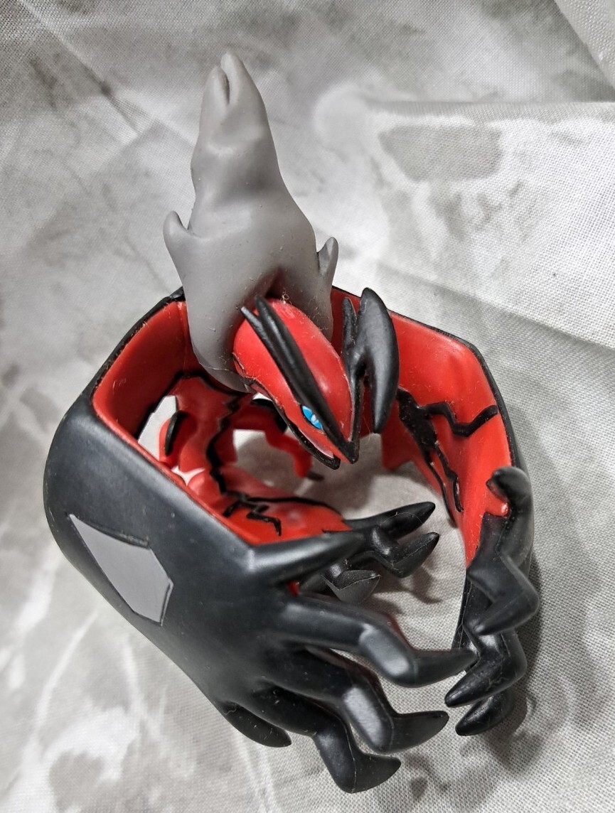 Tomy Figure Pokemon Legendary Yveltal 4-Inch Trainer's Choice Toy Collectables