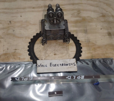 D5C060-45 INTEL Ceramic DIP 16 MACROCELL CMOS PLD IC  =NEW ANCIENT STOCK=