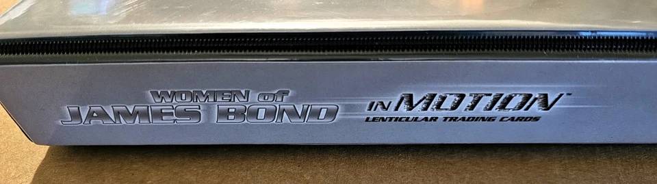 Carpeta de tarjetas coleccionables Rittenhouse Women of James Bond in Motion 007 2003 muy rara Foto 3 de 3