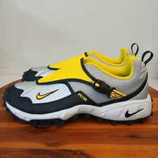 Nike ACG Phassad Shoes Mens 10.5 Grey Yellow Low Top Hiking Outdoors HM7133-001