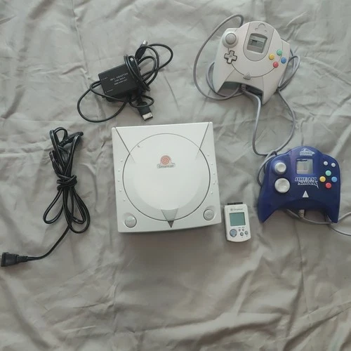 Sega Dreamcast HKT-3020 Bundle With 2 Controllers And VMU