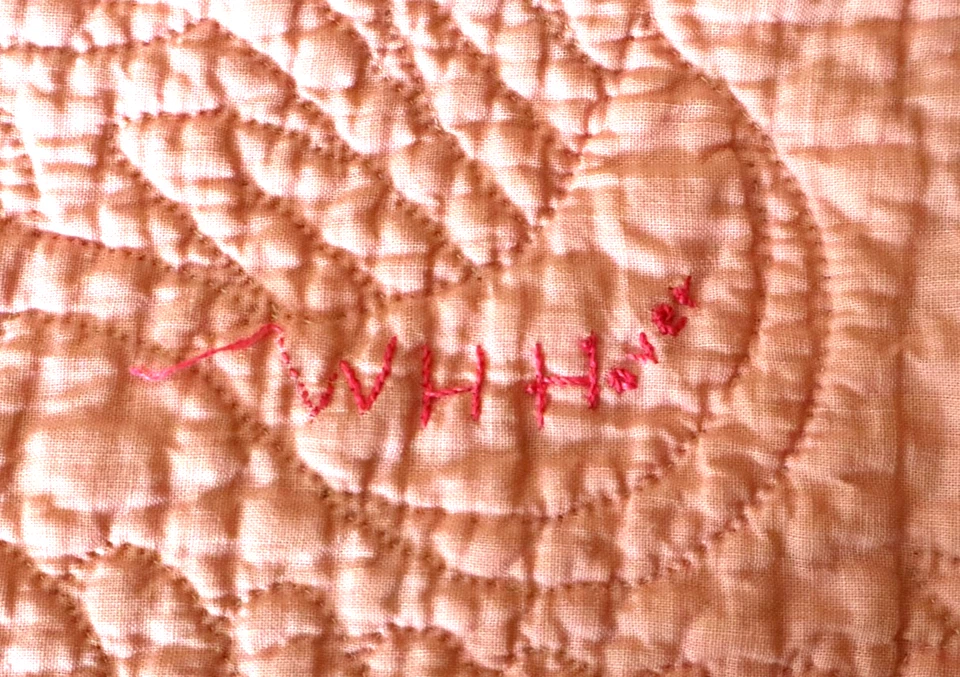 Signed Vtg 40s Tulip applique dense hand stitched Quilt 80x72 green pink cottage - Image 3 of 4