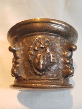 BRONZE MÖRSER UM 1600 FRANKREICH /SPANIEN APOTHEKE  MEDAILLON KÖPFE ANTIK PATINA