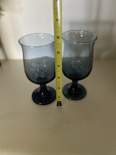 Vintage Pfaltzgraff Glass Goblets Blue w/ White Etched Flowers Set of 2, 5.5" - Picture 2 of 4