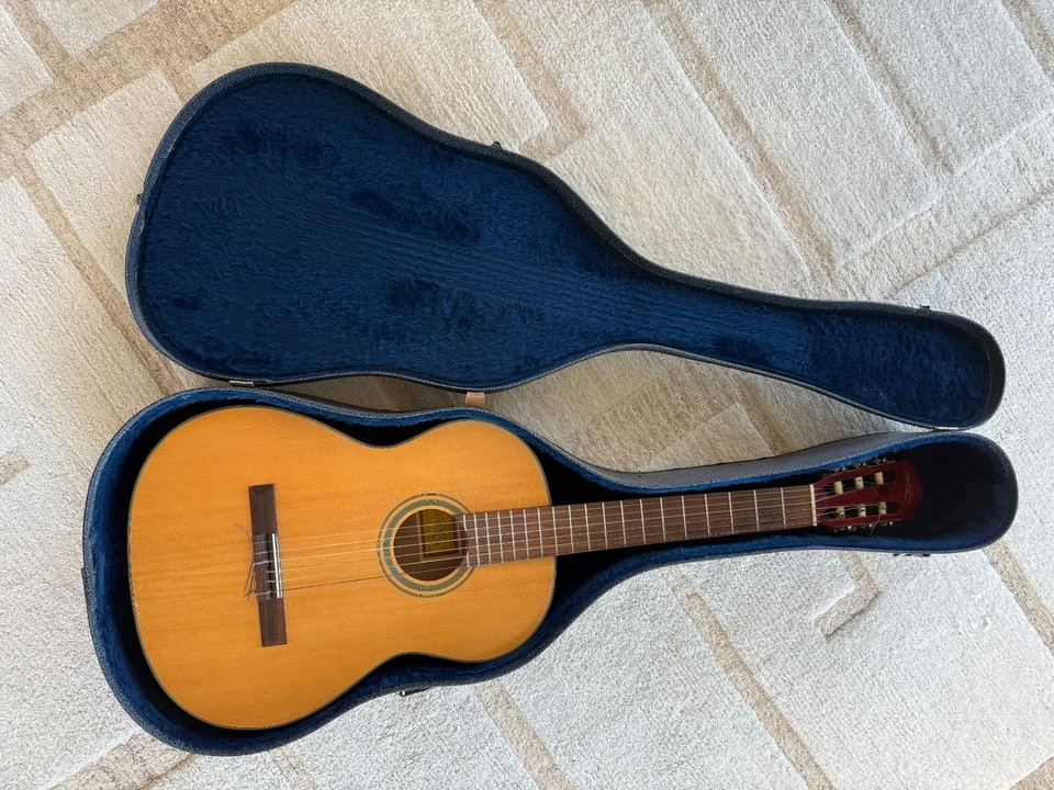 Guitarra Clásica Aria A551 De Colección (Hecha en Japón) + Estuche Original - ¡Limpia! Foto 2 de 4