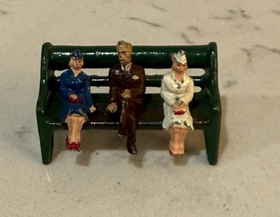 Vintage Die Cast Lead 3 People On Green Bench - Image 1 of 4