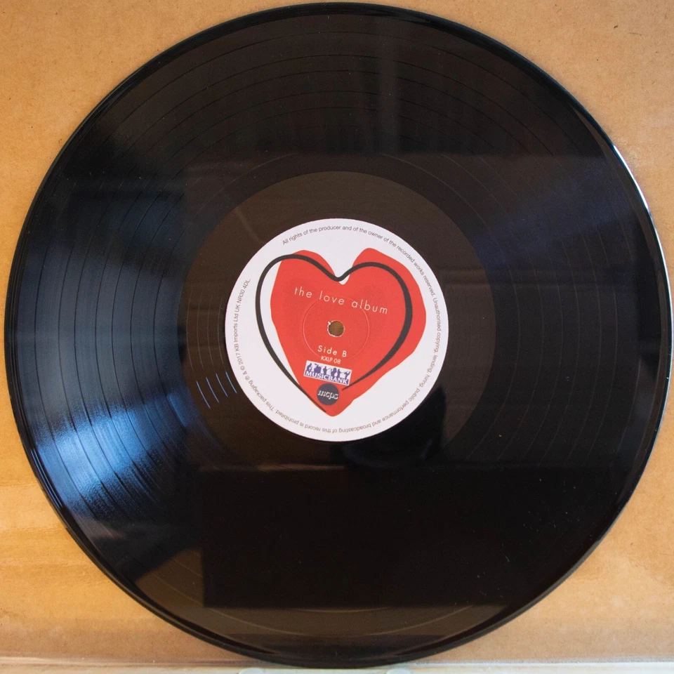 THE LOVE ALBUM - VARIOUS - Vinyl LP - Musicbank - 2017 - VG FREE POSTAGE (2639) - Image 3 of 4