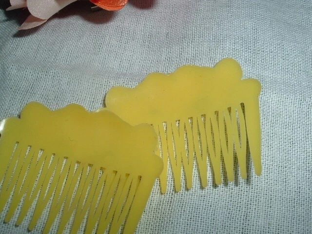 PAIR LITTLE GIRLS LEMON YELLOW HEARTS LUCITE SLIDE HAIR COMBS 2" - Image 2 of 2