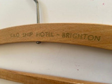 THE OLD SHIP HOTEL Brighton APPENDIABITI VINTAGE IN LEGNO DI MARCA