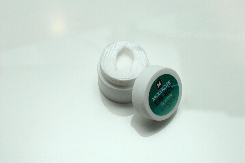 MOLYKOTE EM-60L Plastic Safe Lens Grease 7.5g  - Original Sampler Made in Japan - Image 2 of 2