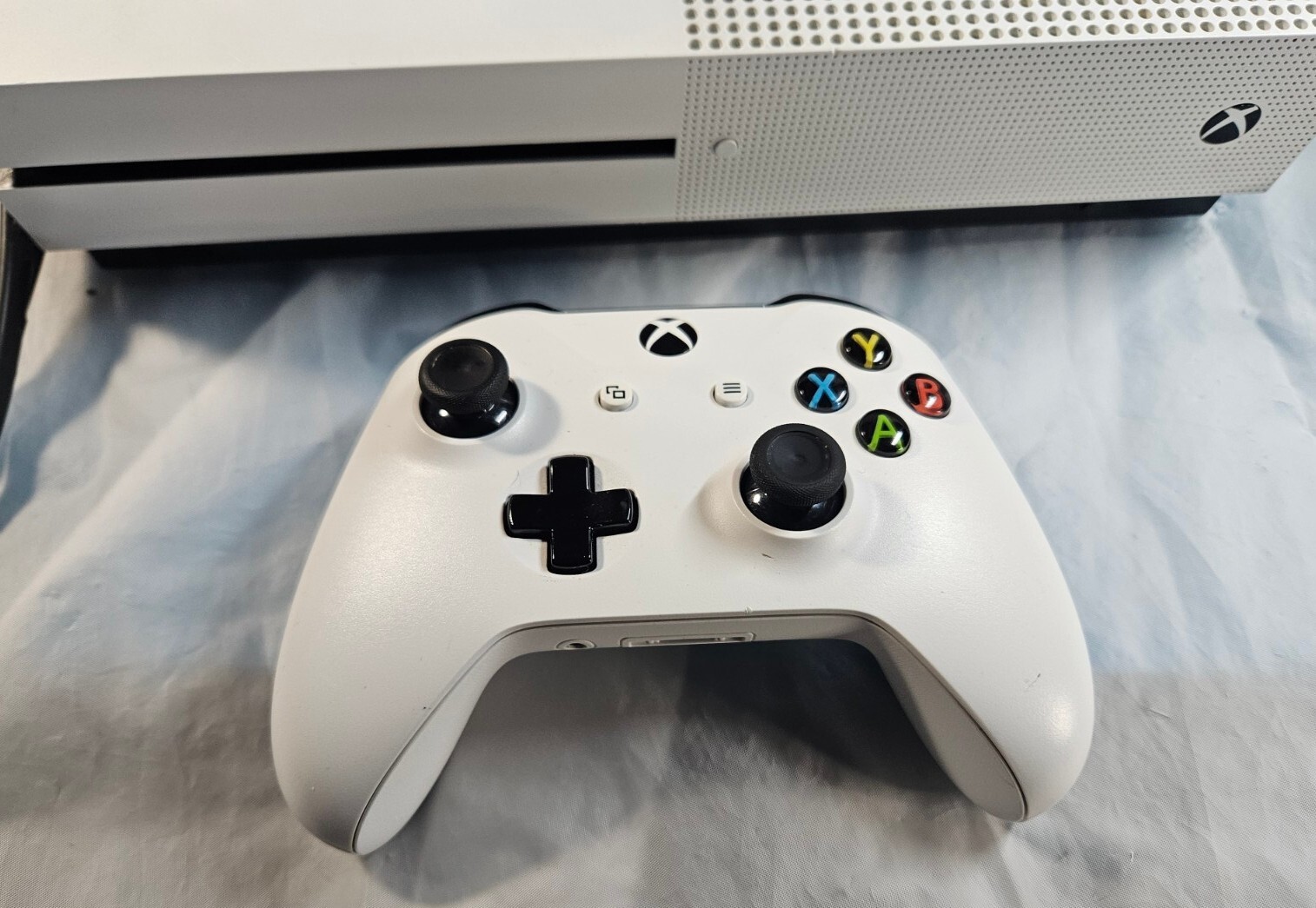 Microsoft Xbox One S Console White W/ Controller and Cod Infinite