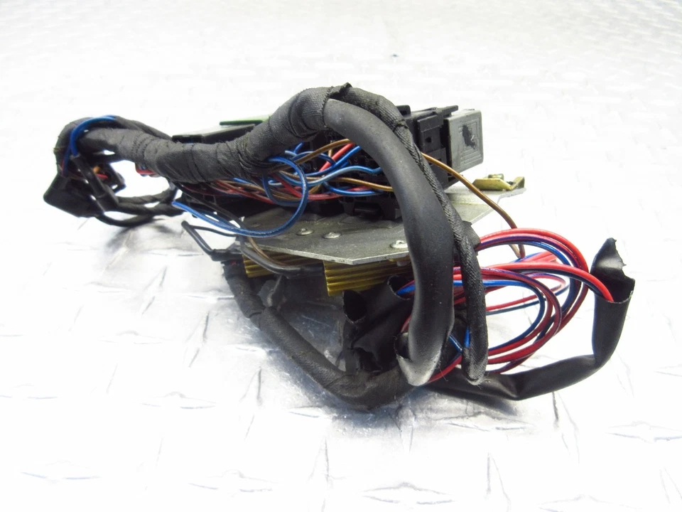 2001 96-01 BMW R1100RT R1100 RT MISC RELAY RELAYS BRACKET ASSEMBLY OEM WORKS - Image 4 of 4