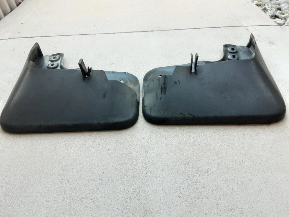 Juego de guardabarros delantero Volkswagen Tiguan 2009-2017 OEM # 5N0075111* Foto 2 de 4