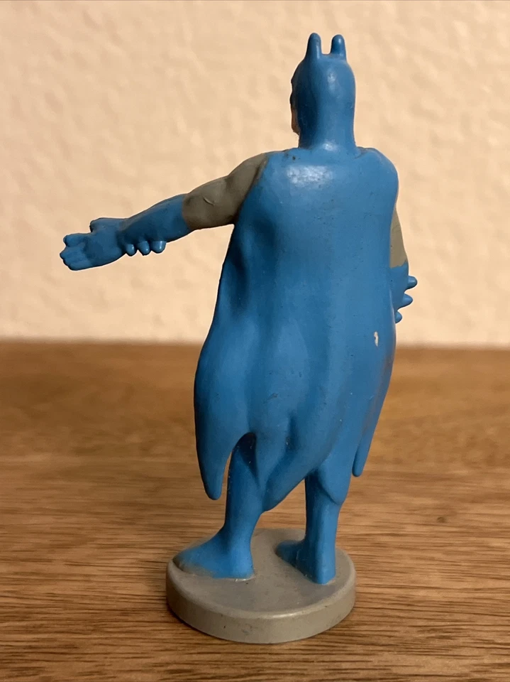 БЭТМЕН В СЕРОМ И СИНЕМ КОСТЮМЕ DC COMICS 3,5» ФИГУРКА ПВХ (1988) ИГРУШКА - Изображение 4 из 4