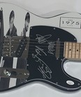 THE 1975 SIGNED CUSTOM ELECTRIC GUITAR MATTY HEALY ROSS GEORGE ADAM 4X JSA COA — photo 2