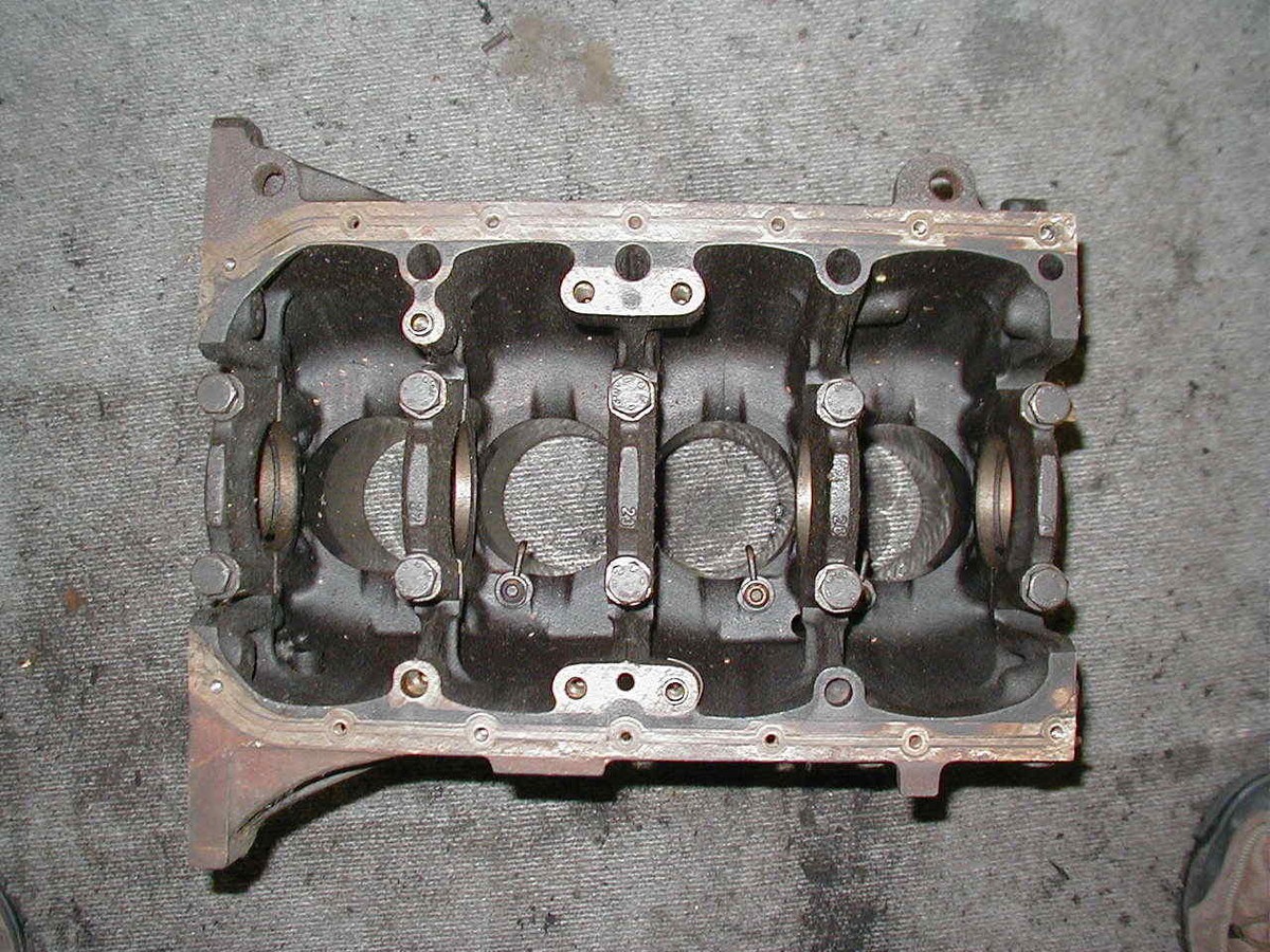EGU] - BMW - Motorblock - 1743993 - E46 316i - 216028 - 060298  