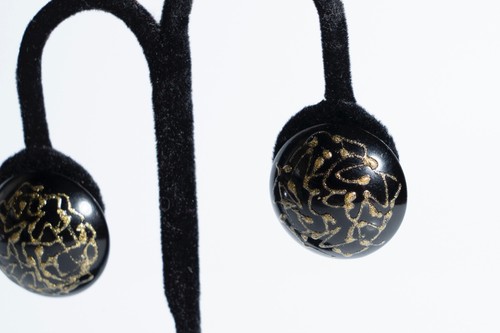 Vintage 80s Avon Golden Splatter Crimson Earrings Black Gold Dome jewel - Picture 3 of 4