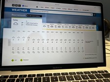 Apple MacBook Air 13" (2020) – M1 Chip – 8GB RAM – 256GB SSD – macOS Tahoe