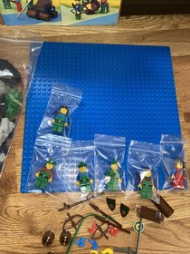 Lego 6077 Castle Forestmen's River Fortress Complete w Mini-figures & manual