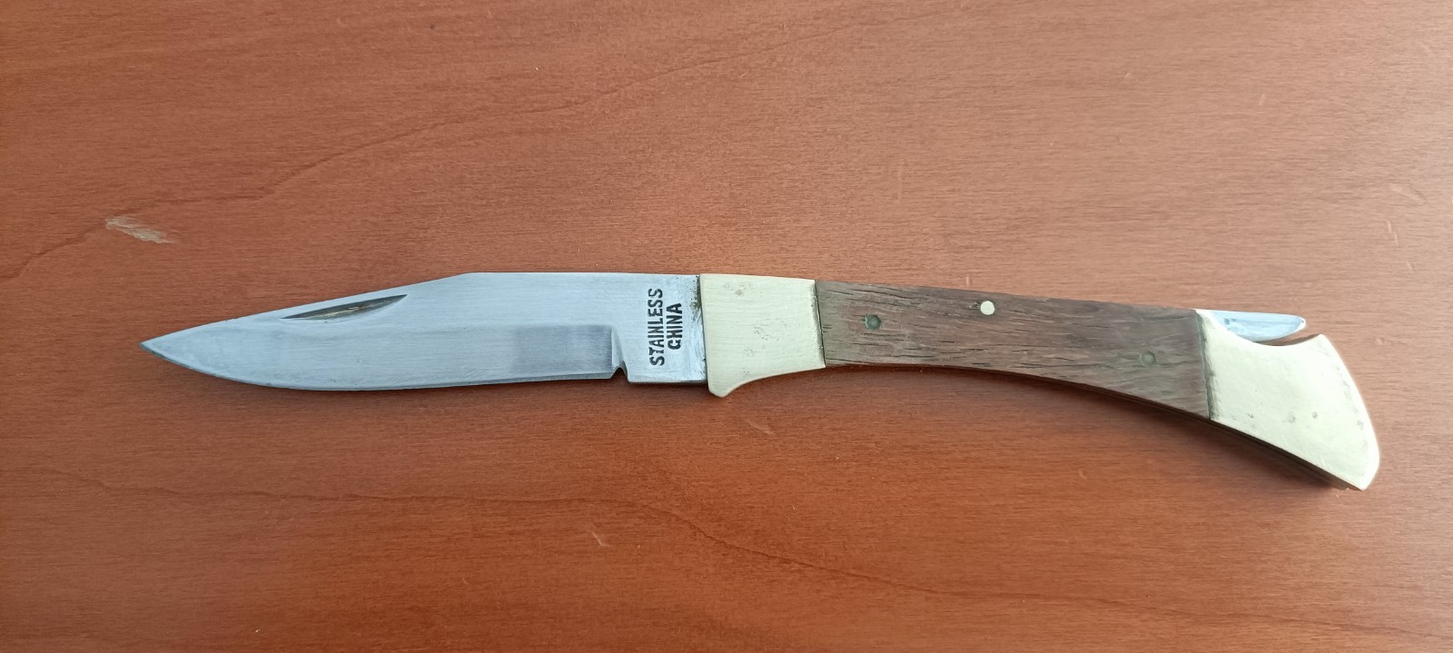 Coltello artigianale cinese pieghevole manico legno/ottone Lungh. 18 Lama 8