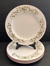 Set of 4 Target Classic Tidings Holiday 2010 Christmas Holly Dinner Plates