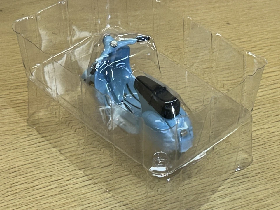 1997 Xonex Die Cast Limited Edition Blue Vespa Scooter Moped 6th in the Series - Image 4 of 4