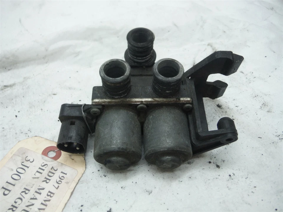 1997 宝马 M3 COUPE AUXILIARY 水泵加热器控制阀门原始设备制造商 01/670 1994-1999 — 第 3/4 张图片