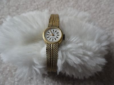 Swiss Made Alvarex 17 Jewels Incabloc Wind Up Ladies Vintage Watch
