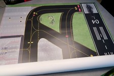 Flughafen Layout Matte 1:500, 200x100cm für Flugzeugmodelle 1:500 - Für Herpa