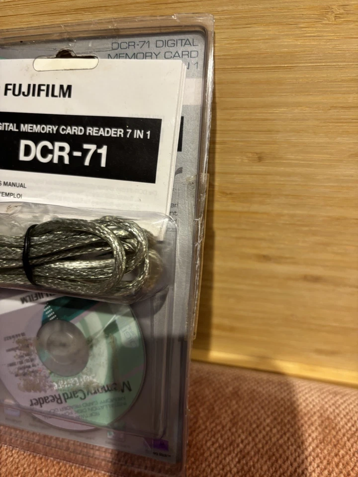 Fujifilm Digital Memory Card Reader 7 in 1 DCR-71 Vintage - Image 2 of 3