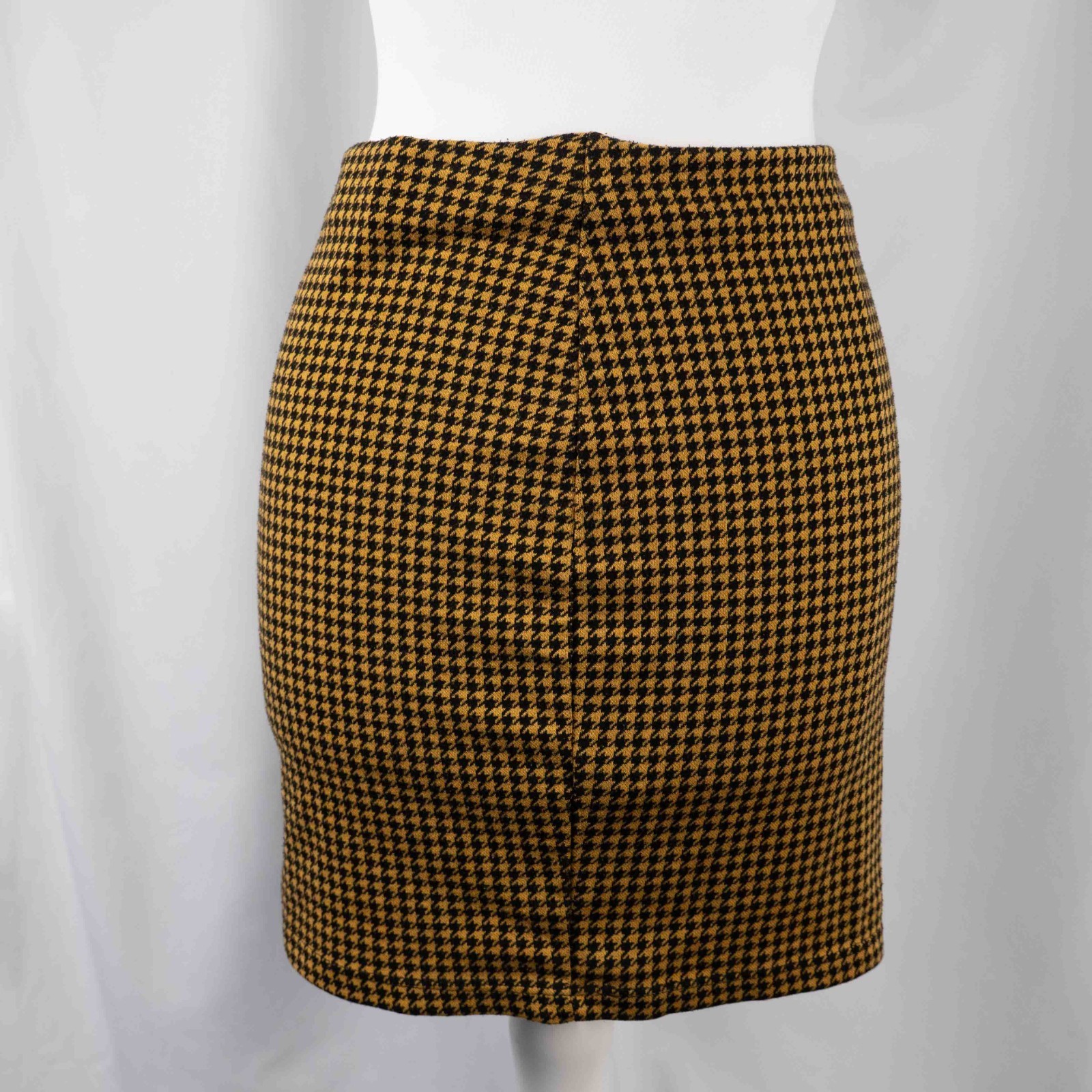 New Look Gold and Black Check Style Pattern 8 Mini Skirt Pre-Owned image 4