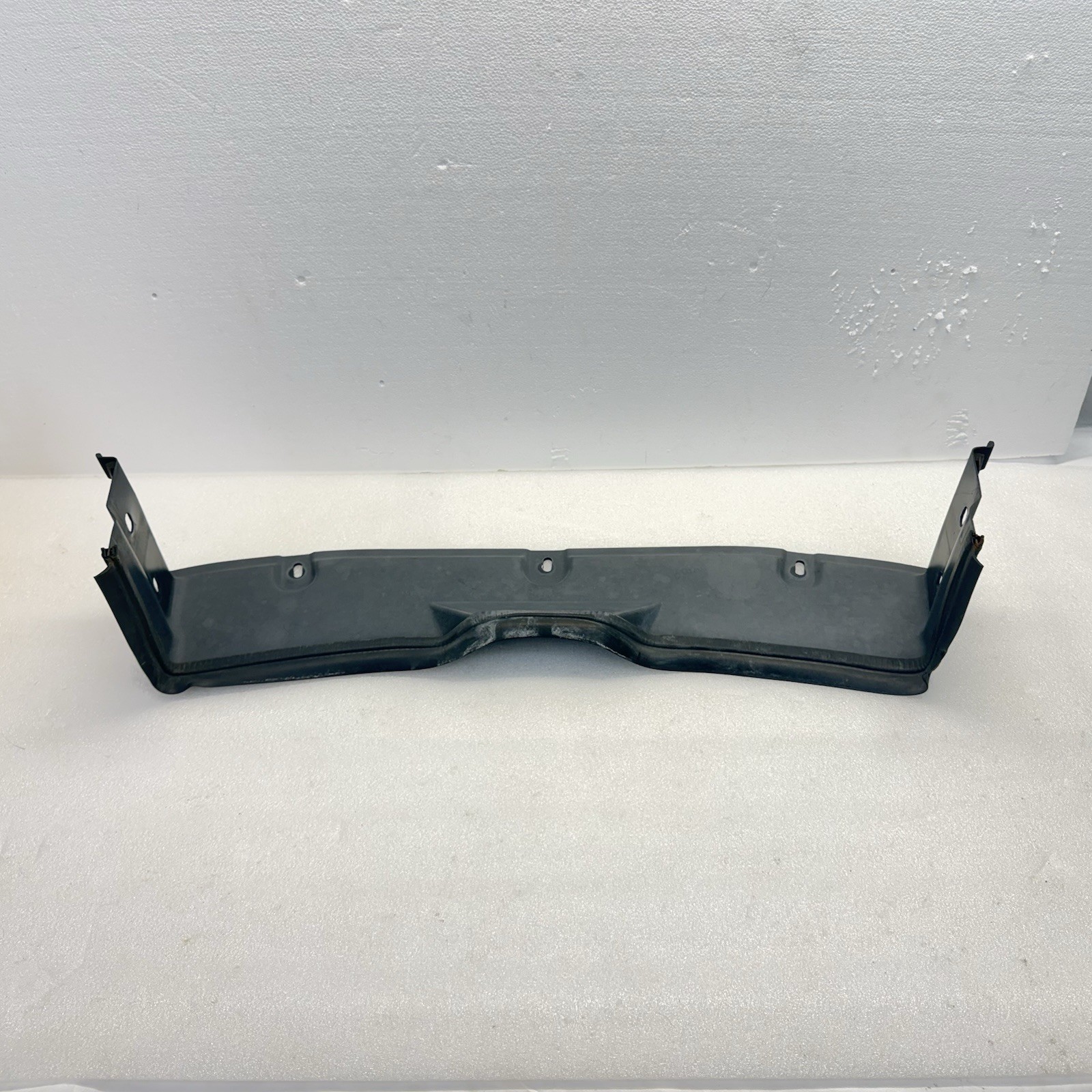 03-08 Maserati Quattroporte M139 Front Bumper Upper Conveyor Trim 67069600 OEM