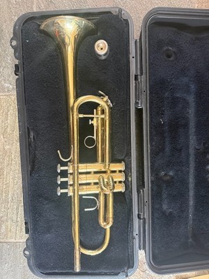 Bach バック TR-300 トランペット B♭ マウスピース付き　ケース 種類豊富な品揃え TR-300 バック Bach マウスピース付き ケース B