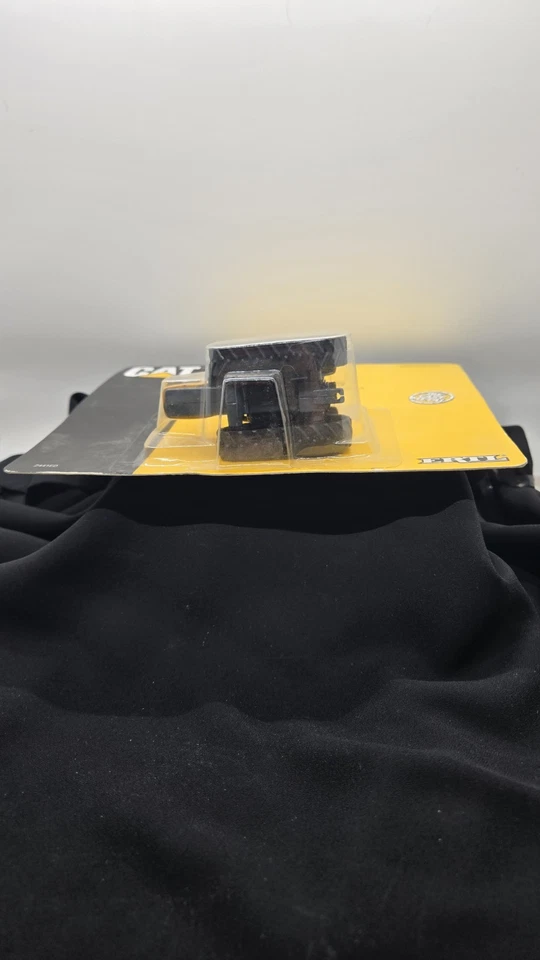 Vintage ERTL Caterpillar CAT Challenger 45 Diecast Tractor 1:64 No 2441E0 NOS - Image 4 of 4