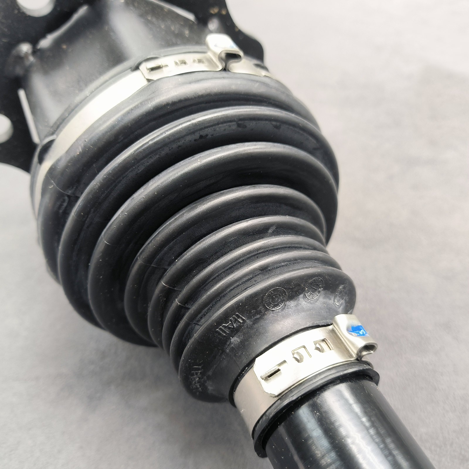 4M0407271AC Front Left or Right Side Axle Shaft for Lamborghini Urus S, Audi SQ8